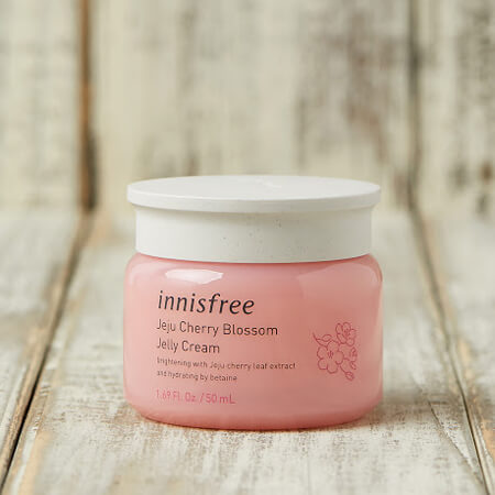 Innisfree Jeju Cherry Blossom Jelly Cream 5 ml ครีมเจลใส ให้ความชุ่มชื้นแก่ผิวแห้งและหมองคล้ำเพื่อให้ผิวดูชุ่มชื้นและมีชีวิตชีวา